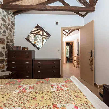 בית נופש Eleni's Stone House סקאלה פוטאמיאס