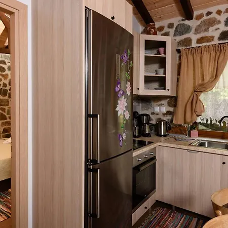 בית נופש Eleni's Stone House סקאלה פוטאמיאס