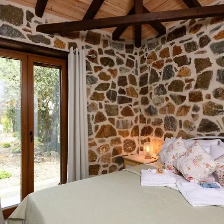 Eleni's Stone House בית נופש *
